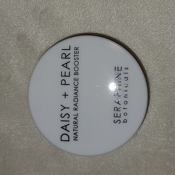 Seraphine Botanicals Daisy + Pearl natural radiance booster NWT! - Picture 3 of 7